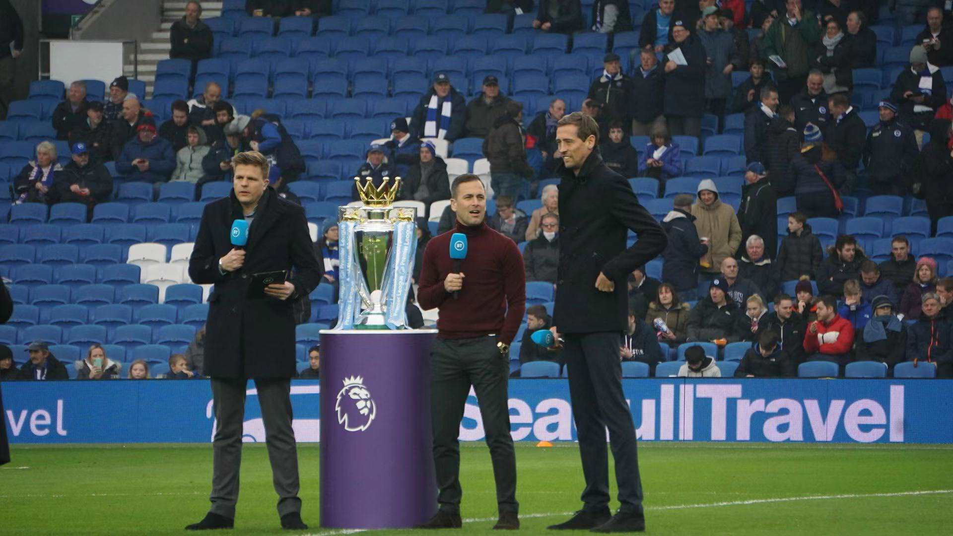 球场馆的首 球场馆的首